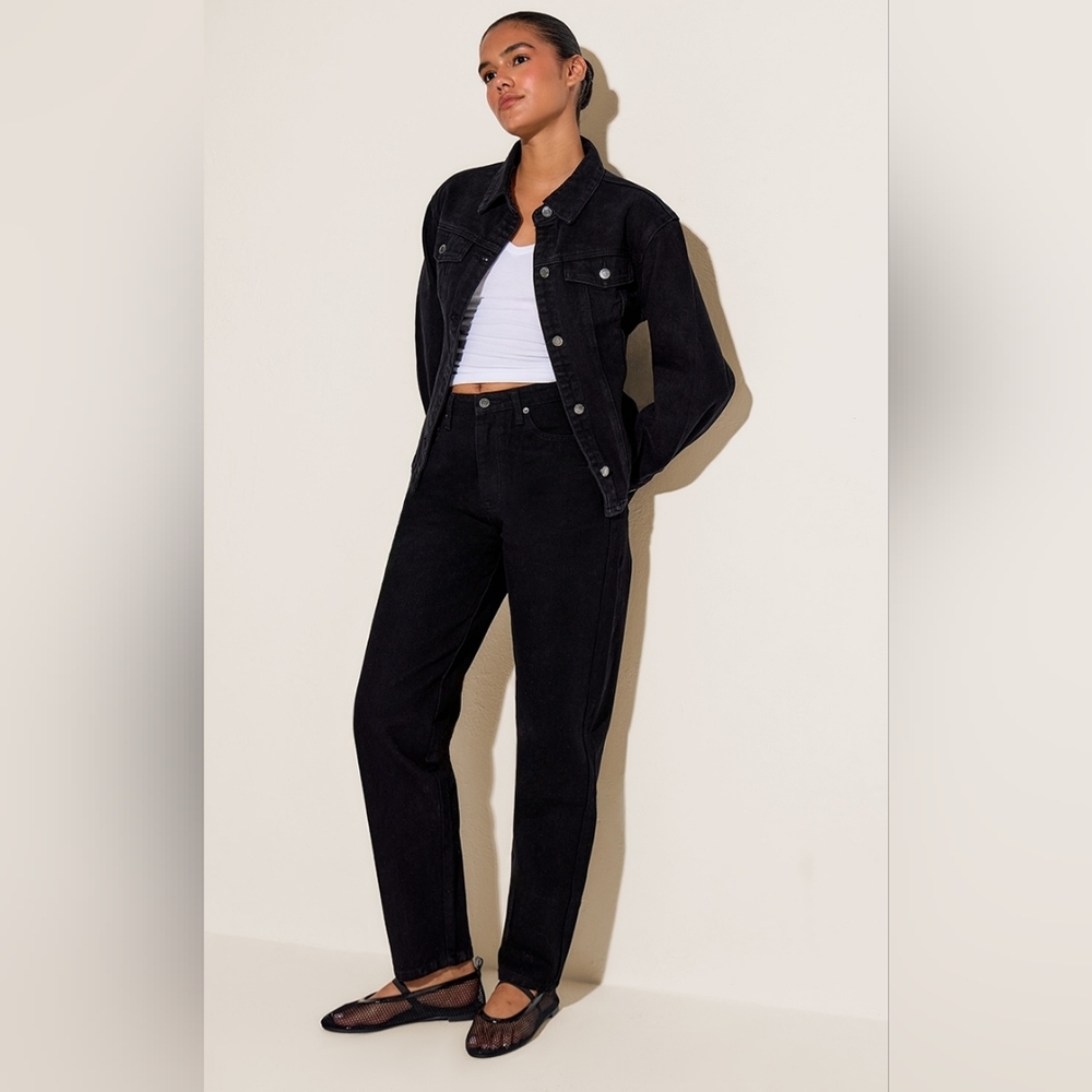 NWT LEVIS Womens Black Corduroy High Waisted Relaxed Fit Mom Jeans Size 29x30